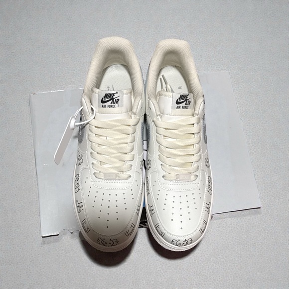 Men’s Nike Air Force 1 KAWS Sneakers 11 mens - Picture 7 of 7